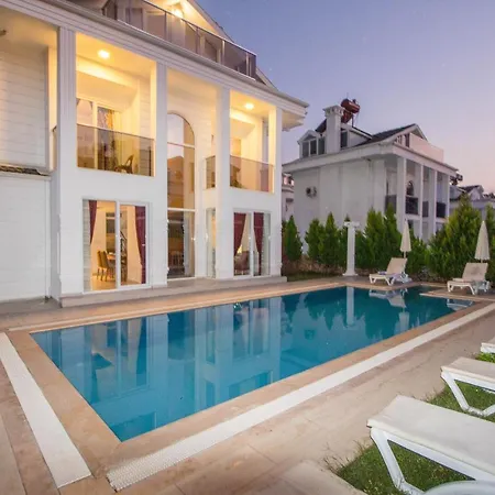 Silver Yunus Villa, Oezel Havuzlu,